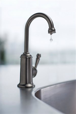 simsearch:6109-08489042,k - Water Faucet Foto de stock - Con derechos protegidos, Código: 700-01716835