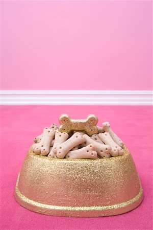 Dog Bones in Dog Bowl Foto de stock - Con derechos protegidos, Código: 700-01716881