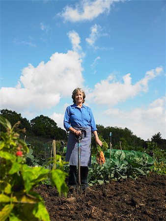 Portrait de femme au jardin potager Photographie de stock - Rights-Managed, Code: 700-01718030