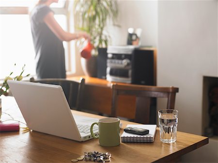 stereo - Ordinateur portable sur la Table Photographie de stock - Rights-Managed, Code: 700-01742741