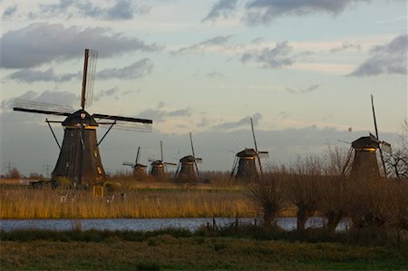 simsearch:862-08699642,k - Moulins à vent, Kinderdijk, Pays-Bas Photographie de stock - Rights-Managed, Code: 700-01742886