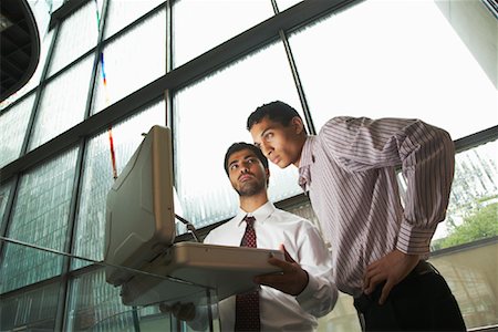 Businessmen Looking Inside Glowing Briefcase Foto de stock - Con derechos protegidos, Código: 700-01764290