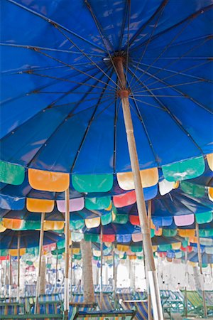 Parasols et chaises, Bangsaen Beach, Chonburi, Thaïlande Photographie de stock - Rights-Managed, Code: 700-01764308