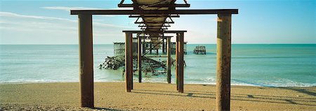 simsearch:700-05756492,k - Vieille jetée à la plage de Brighton, East Sussex, Angleterre Photographie de stock - Rights-Managed, Code: 700-01764324