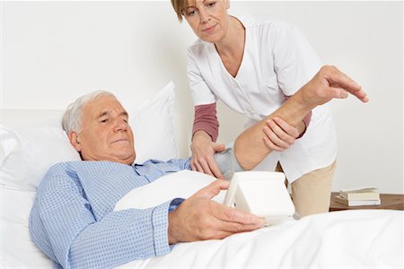 Nurse Checking Patient's Blood Pressure Foto de stock - Con derechos protegidos, Código: 700-01764488