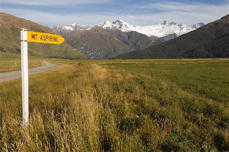 Road to Mountains, Mount Aspiring National Park, Wanaka Region, Otago, New Zealand Foto de stock - Con derechos protegidos, Código: 700-01765162