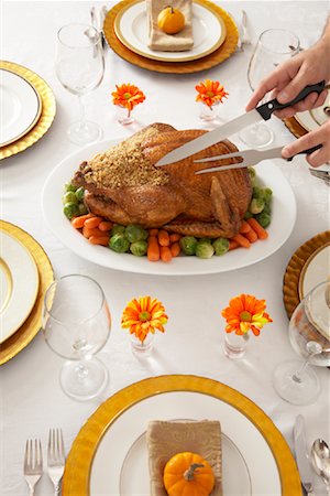 simsearch:600-05855245,k - Man Carving Turkey Foto de stock - Con derechos protegidos, Código: 700-01788882