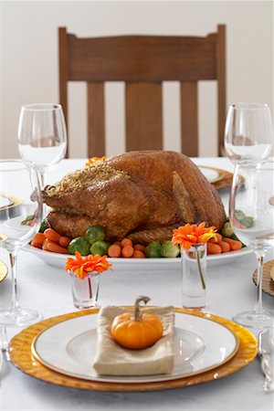 dining table plate dressing with picture - Thanksgiving Dinner Foto de stock - Con derechos protegidos, Código: 700-01788883