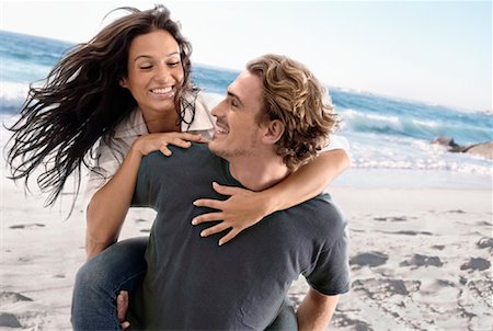 Man Giving Piggyback Ride to Woman on Beach Fotografie stock - Rights-Managed, Codice: 700-01792433