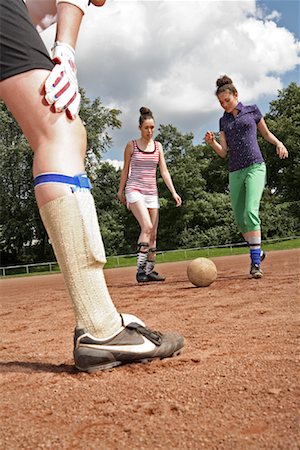 Jeunes filles jouant au Soccer, Gelsenkirchen, Allemagne Photographie de stock - Rights-Managed, Code: 700-01827240