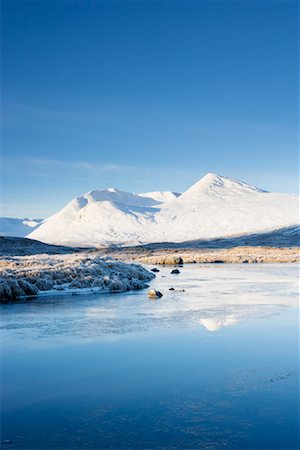 Frozen Lake and Black Mount, Rannoch Moor, Scotland Foto de stock - Direito Controlado, Número: 700-01827269