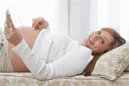 Femme enceinte avec un casque sur le ventre Photographie de stock - Rights-Managed, Code: 700-01837429