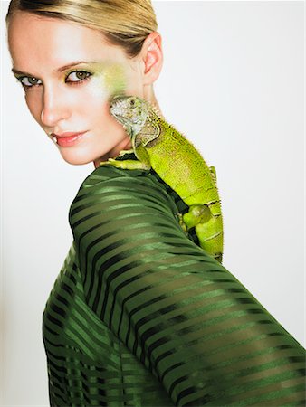 Portrait of Woman With Iguana Foto de stock - Con derechos protegidos, Código: 700-01837695