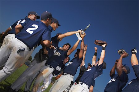 sommersport - Baseball-Team mit Trophäe jubeln Stockbilder - Lizenzpflichtiges, Bildnummer: 700-01838414