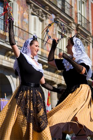 plaza mayor - Traditional Spanish Dancers, Plaza Mayor, Madrid, Spain Foto de stock - Con derechos protegidos, Código: 700-01879817
