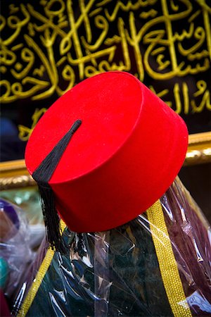 fez, morocco - Fez Hat in a Store, Fez, Morocco Foto de stock - Con derechos protegidos, Código: 700-01879899