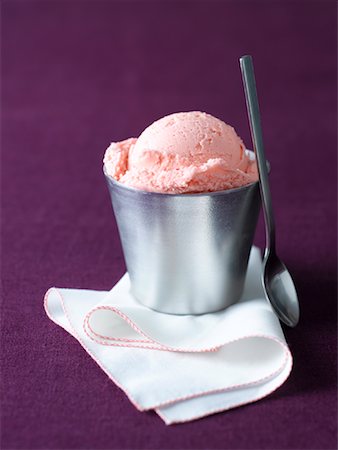 Strawberry Ice Cream Foto de stock - Con derechos protegidos, Código: 700-01880244