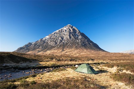 Tent by Stream and Mountain, Buachaille Etive Mor, Scotland Fotografie stock - Rights-Managed, Codice: 700-01880385