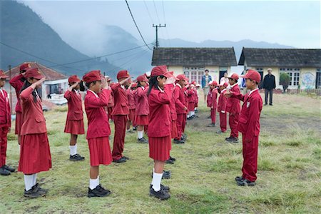 Enfants d'âge scolaire dans la Formation, Cemoro Lawang, est de Java, Java, Indonésie Photographie de stock - Rights-Managed, Code: 700-01954894