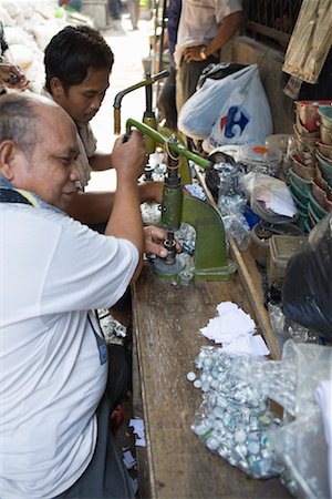 Männer machen Knöpfe, Jakarta, Java, Indonesien Stockbilder - Lizenzpflichtiges, Bildnummer: 700-01954891