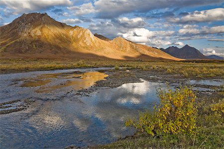 fiume yukon - Mountains and River, Tombstone Territorial Park, Yukon, Canada Fotografie stock - Rights-Managed, Codice: 700-01955397