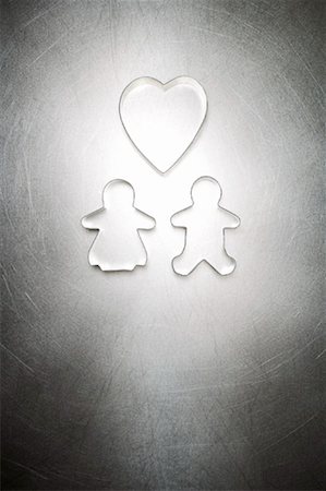 Pain d'épice et Couple femme emporte-pièce pain d'épice avec l'emporte-pièce en forme de coeur Photographie de stock - Rights-Managed, Code: 700-01955413