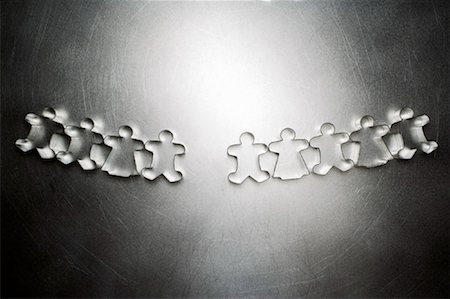 similarity father - Semicircle of Gingerbread Men and Gingerbread Women Cookie Cutters with Missing Piece Stock Photo - Rights-Managed, Code: 700-01955425