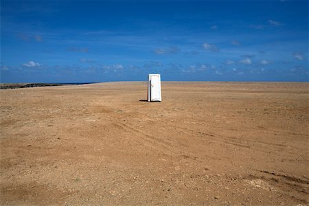 sanitario - Portable Toilet in Desert, Aruba, Netherlands Antilles Foto de stock - Con derechos protegidos, Código: 700-01993344