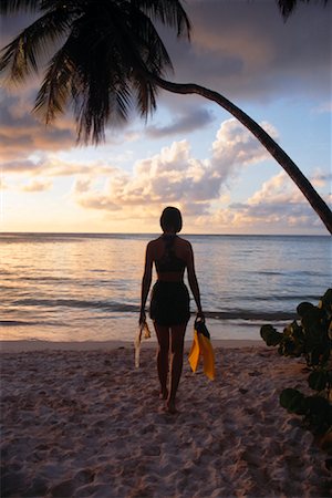 Femme sur la plage avec snorkeling Gear, Pigeon Point, Tobago Photographie de stock - Rights-Managed, Code: 700-01993356
