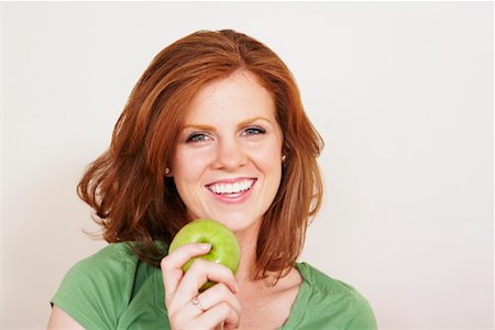 Femme Eating Apple Photographie de stock - Rights-Managed, Code: 700-02010238