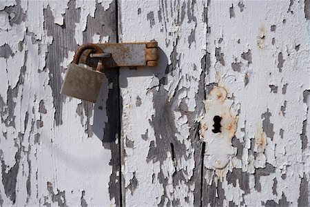 pintura desconchada - Close-up of Locked Door Foto de stock - Con derechos protegidos, Código: 700-02038184