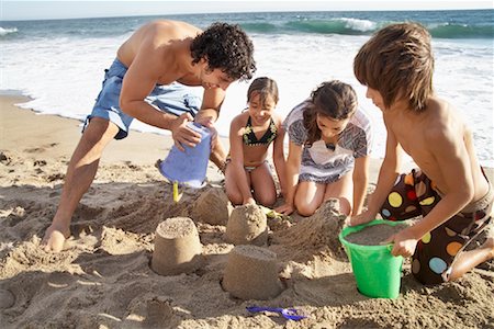 Family on Beach, Malibu, California, USA Foto de stock - Con derechos protegidos, Código: 700-02046198