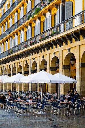 patio umbrella - Cafe in Plaza, San Sebastian, Basque Country, Spain Foto de stock - Con derechos protegidos, Código: 700-02046497