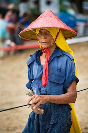 simsearch:700-02046614,k - Porträt der Fischer am Strand, Bungus Bay, Sumatra, Indonesien Stockbilder - Lizenzpflichtiges, Bildnummer: 700-02046617