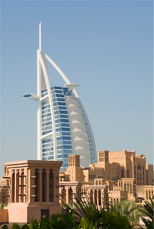 Madinat Jumeirah Complex, Burj al Arab Hotel in Background, Jumeirah, Dubai, United Arab Emirates Foto de stock - Con derechos protegidos, Código: 700-02046739