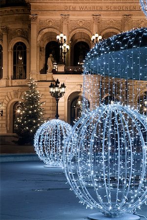 Christmas Lights at Alte Oper, Frankfurt, Germany Foto de stock - Con derechos protegidos, Código: 700-02055658