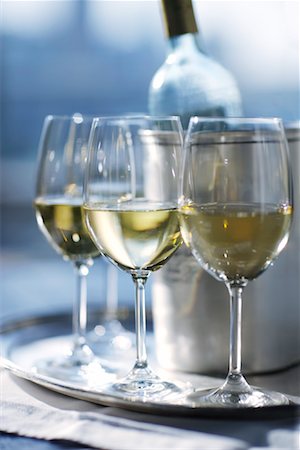 plateau d'argent - Verres de vin blanc Photographie de stock - Rights-Managed, Code: 700-02055927