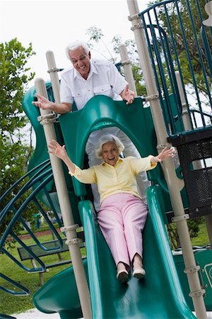 deslizamiento - Senior Couple on Playground Foto de stock - Con derechos protegidos, Código: 700-02063357