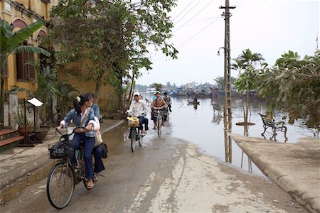 flotante - Personnes bicyclette Street, Hoi An, Viêt Nam Photographie de stock - Rights-Managed, Code: 700-02063642