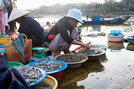 selling fish - Fish Market, Thu Bon River, Hoi An, Quang Nam, Vietnam Foto de stock - Con derechos protegidos, Código: 700-02071186