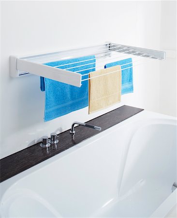 dry house - Towel Bar and Bathtub Stock Photo - Rights-Managed, Code: 700-02071356