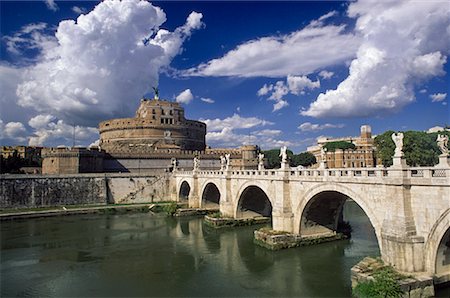 simsearch:700-01632733,k - Château Saint-Ange et Pont Saint-Ange, Rome, Italie Photographie de stock - Rights-Managed, Code: 700-02080101