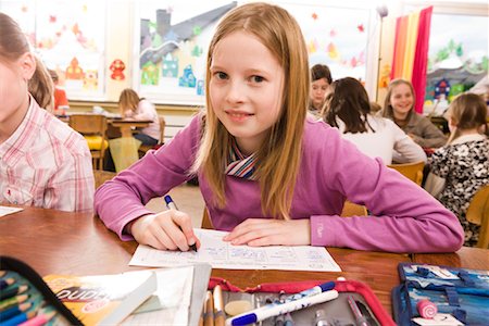 fourniture scolaire - Children in Classroom Foto de stock - Con derechos protegidos, Código: 700-02080301