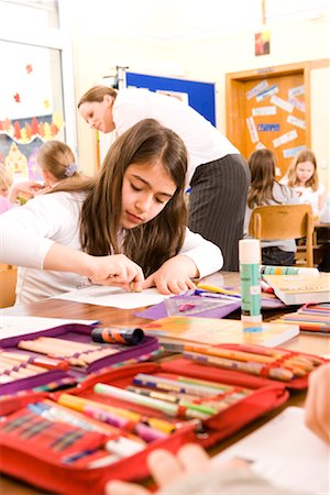 desk with school supplies - Enfants dans la salle de classe Photographie de stock - Rights-Managed, Code: 700-02080321