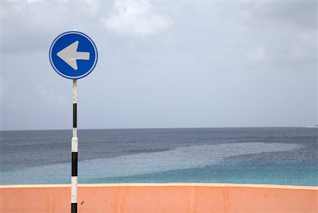 rounded arrow - Traffic Sign, Kralendijk, Bonaire, Netherlands Antilles Stock Photo - Rights-Managed, Code: 700-02080415