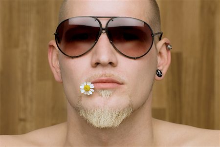 shaved head - Portrait of Man With Flower in His Mouth Foto de stock - Con derechos protegidos, Código: 700-02080491