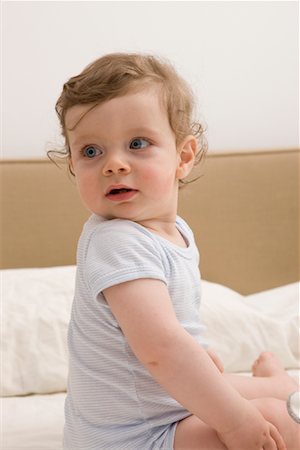 Portrait of Boy on Bed Foto de stock - Con derechos protegidos, Código: 700-02080571