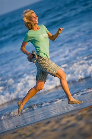Woman Running on the Beach, Long Beach, California, USA Foto de stock - Con derechos protegidos, Código: 700-02081962