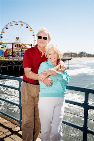 simsearch:700-02125384,k - Couple at Santa Monica Pier, Santa Monica, California, USA Foto de stock - Direito Controlado, Número: 700-02125372