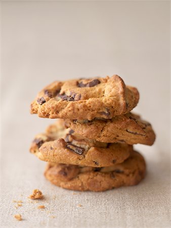 simsearch:700-03692052,k - Still Life of Chocolate Chip Cookies Foto de stock - Con derechos protegidos, Código: 700-02125471